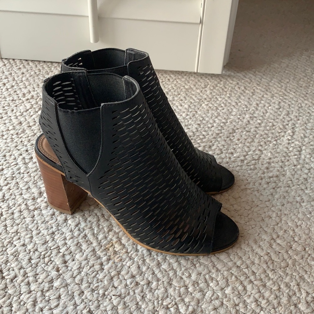 Steve Madden Open Towed Perforated Bootie